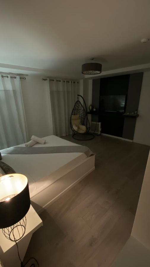 Ostello Brandao House Caparica Esterno foto
